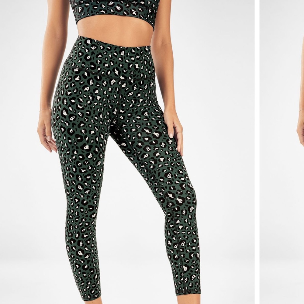 Fabletics Set: Green Leopard Print Leggings & Reversible Sports Bra